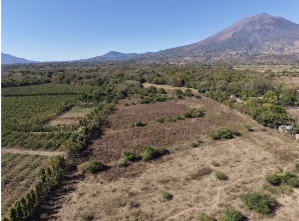 Terreno plano sobre Carretera Litoral | 87,040 m² | salida de Usulutan, El Salvador
