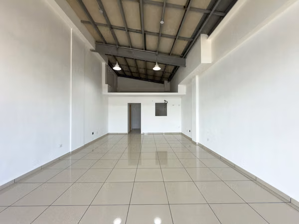 EN ALQUILER | LOCALES COMERCIALES · SEGUNDO NIVEL – PLAZA TRIANA, CALLE LA MASCOTA, SAN SALVADOR