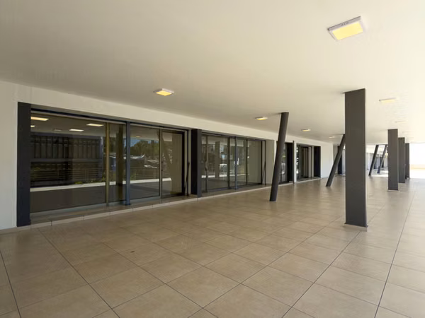 EN ALQUILER | LOCALES COMERCIALES · PRIMER NIVEL — PLAZA TRIANA, CALLE LA MASCOTA, SAN SALVADOR