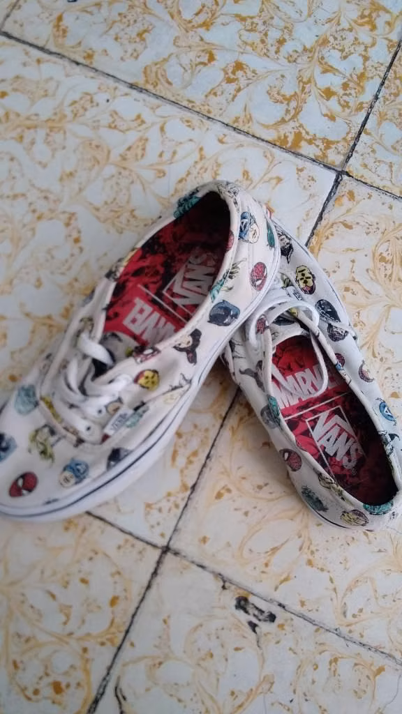 Vans Authentic x Marvel "Avengers Heads" (23.5 cm) - Edición Especial