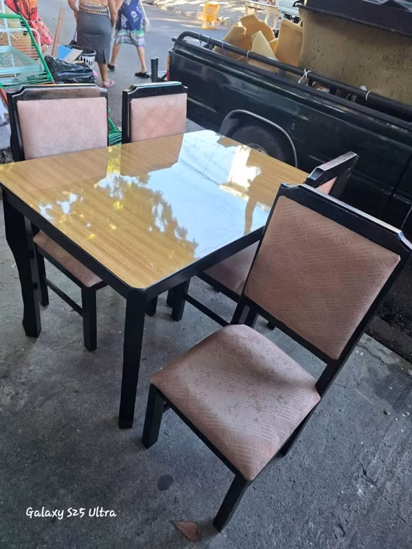 Dining room games 4 and 6 chairs
