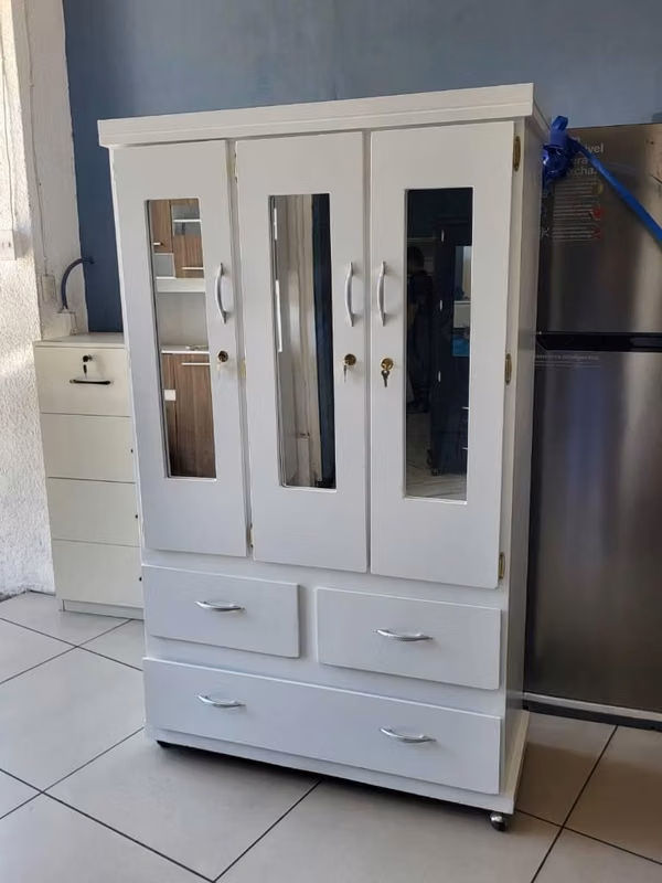 Roperos nuevos 3 puertas Blanco/Café