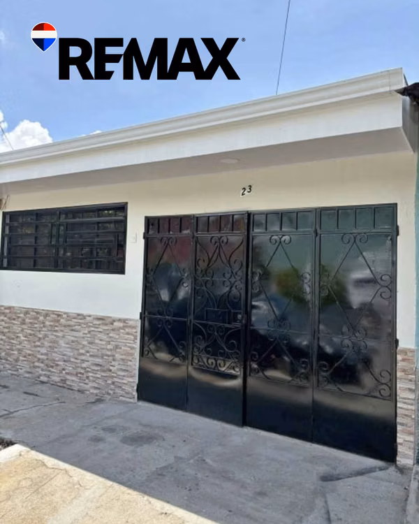 ESTRENA CASA EN SANTA ANA!