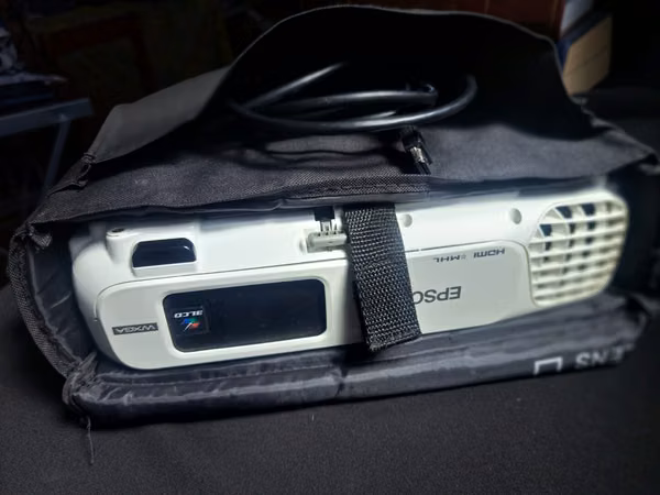 Epson PowerLite W28 + projector HDMI WXGA - Low use and functional audio