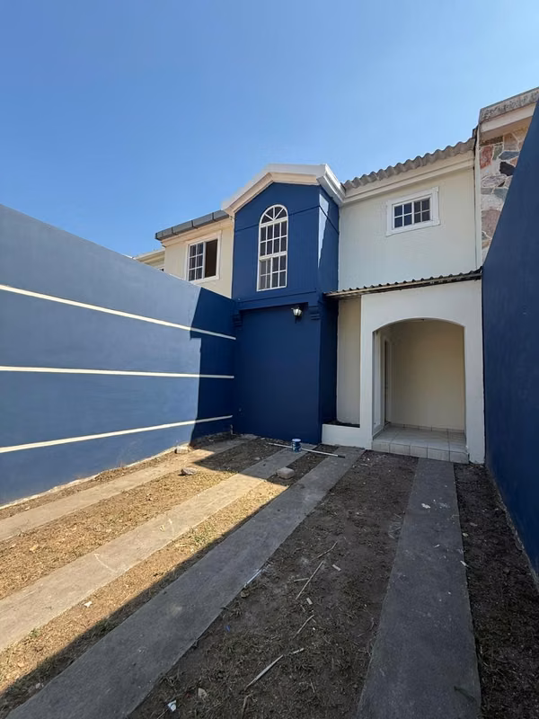 ALQUILER EN RESIDENCIAL CALZADA LOURDES EN PRIVADO, CASA DE DOS NIVELES
