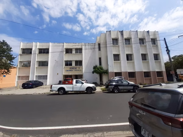 SAN MIGUELITO SE VENDE LOCAL EN TERCER NIVEL, IDEAL INVERSIÓN U OFICINAS