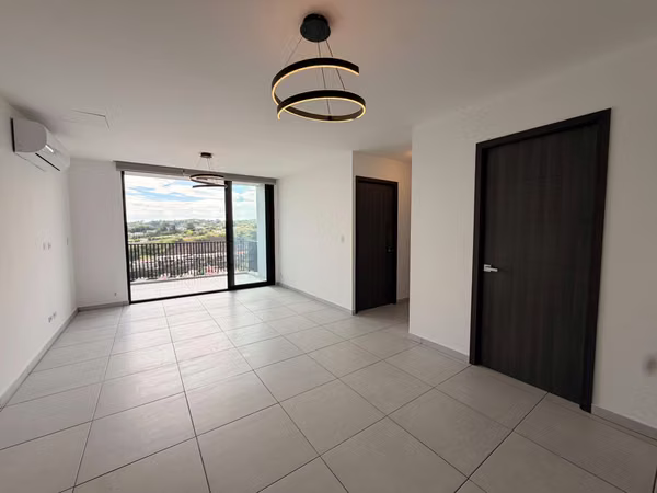 SE ALQUILA APARTAMENTO ALTURAS DEL BOSQUE NUEVO CON LÍNEA BLANCA, 129m2
