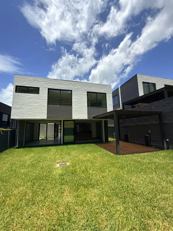 SE ALQUILA CASA DEL BOSQUE NUEVO CUSCATLAN, NUEVA A ESTRENAR