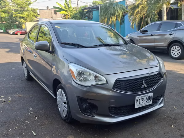 Mitsubishi Mirage G4 2020 (45k de millas reales y bolsas de aire buenas)