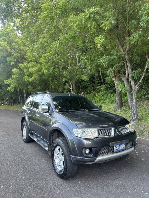 Mitsubishi Nativa EX 2010