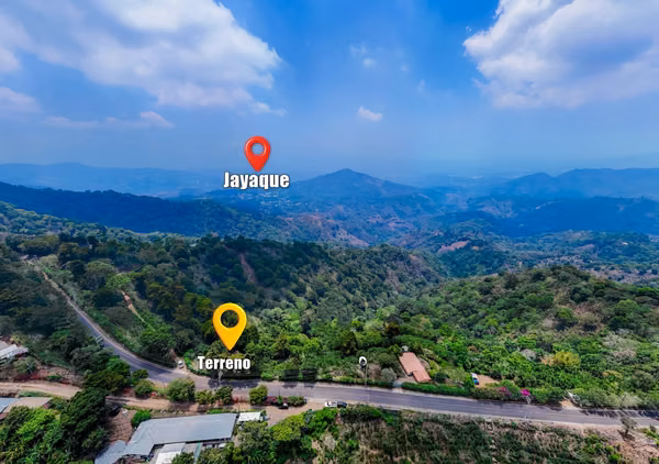 Terreno de 1657 m2 en Jayaque frente a carretera