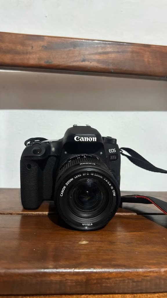 Camara Cannon Eos 77D
