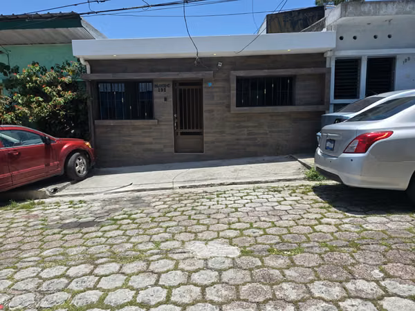 Casa en alquiler de 1 planta, 5 habitaciones y 130 m² – Mejicanos, cerca de Melher/Zacamil