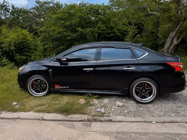 Vendo o cambio con ribete a mi favor Nissan Sentra sr turbo 2017
