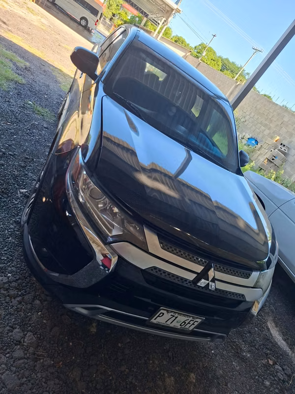 Mitsubishi Outlander 2019 tres filas de asientos