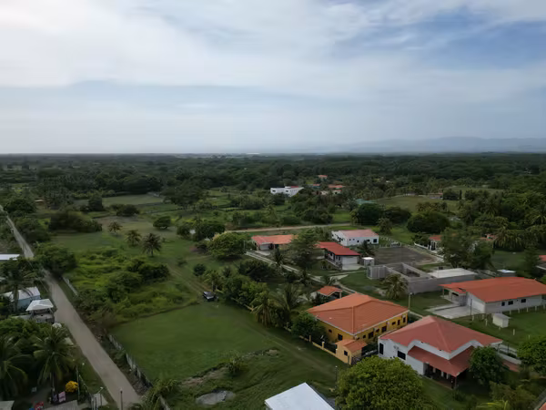 Terreno Plano en Complejo Privado Camino a Costa del Sol