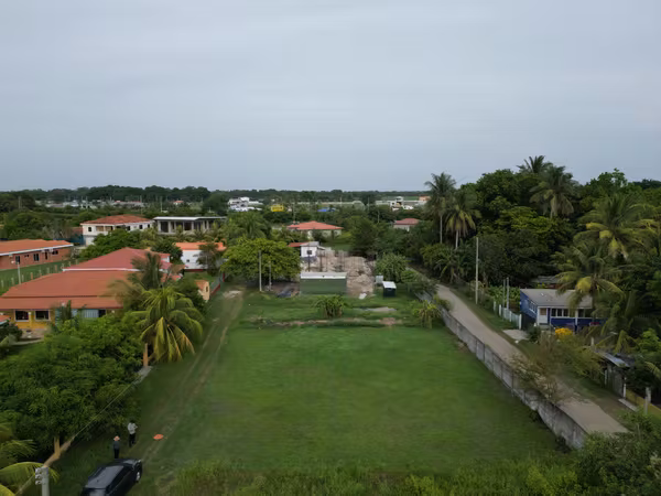 Terreno Plano en Complejo Privado Camino a Costa del Sol