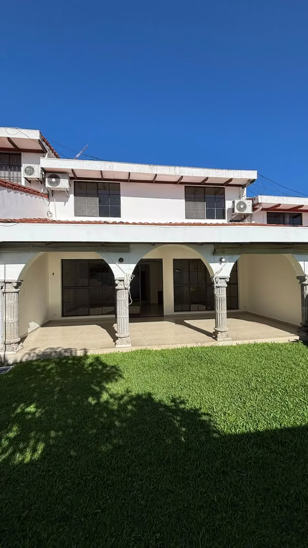 MASCOTA ALQUILER CASA $2,315 PRIVADO