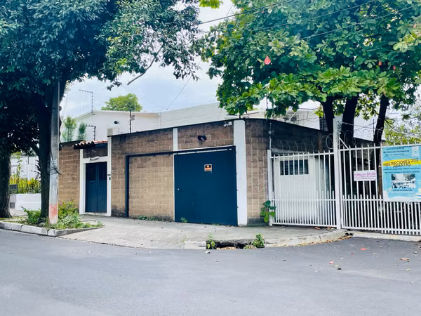 Venta de casa en Colonia Centroamérica, San Salvador