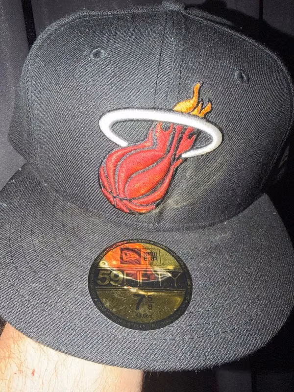 Gorra Miami Heat New Era 59FIFTY Fitted Talla 7 5/8 Original / Importada de Miami
