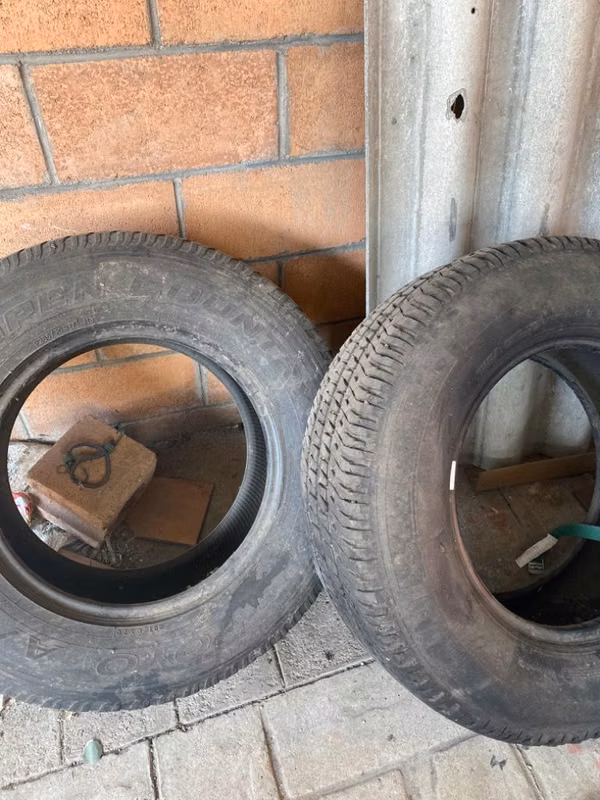 Vendo dos llantas $28 cada una