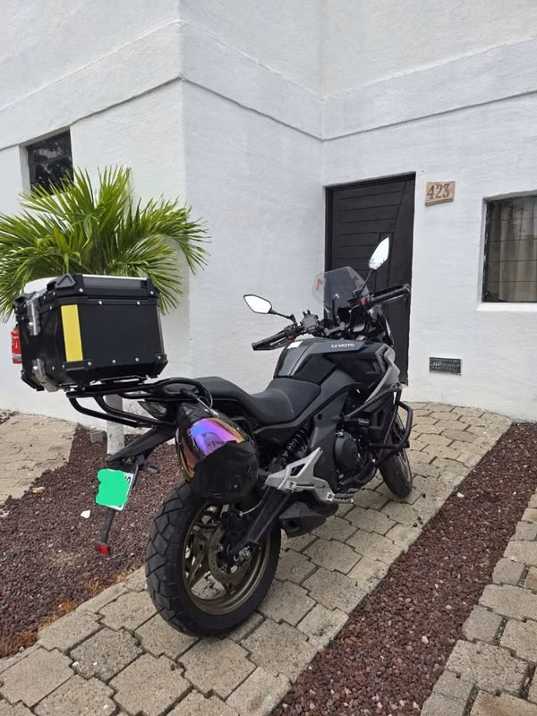 700 MT CFMOTO2025 de agencia