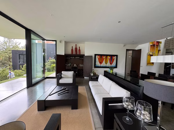 SE VENDE CASA VILLA TUSCANIA, SUPER MODERNA CON VISTA, tiene 1,800 v2