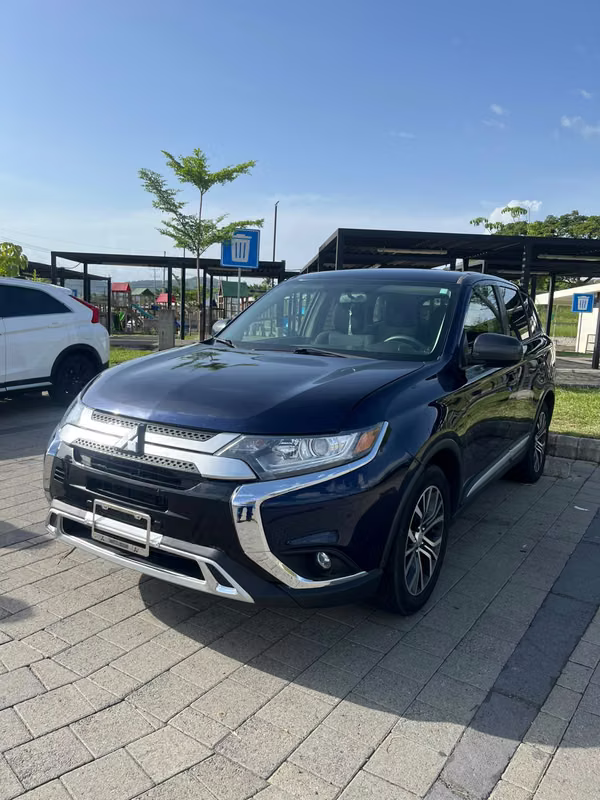 Mitsubishi Outlander 2018 (Negotiable)