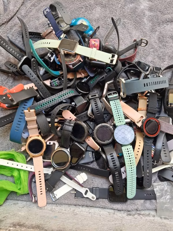 Vendo lote de smart watch trabajan pero nesecitan cargador