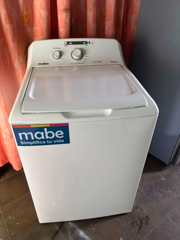 Lavadora mabe semi nueva 16 kg nítida Travaja al 