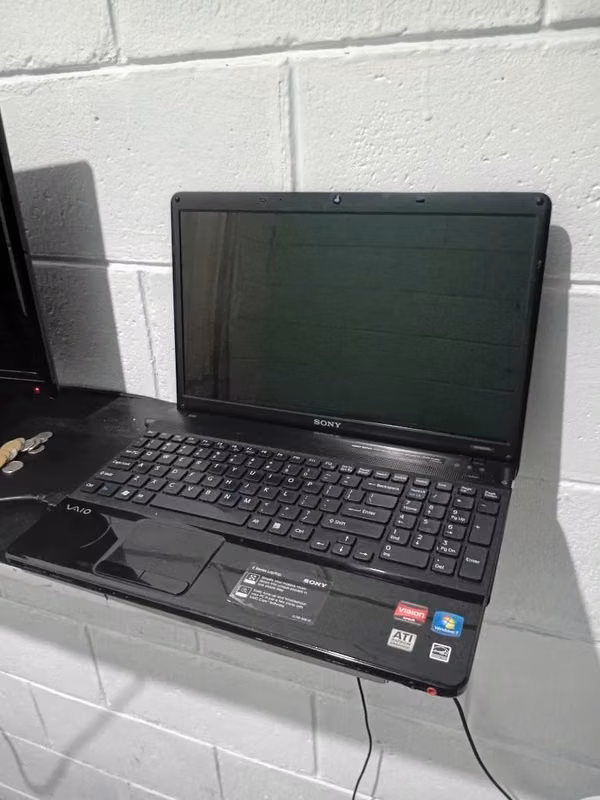 Se vende laptop sony viao serie E