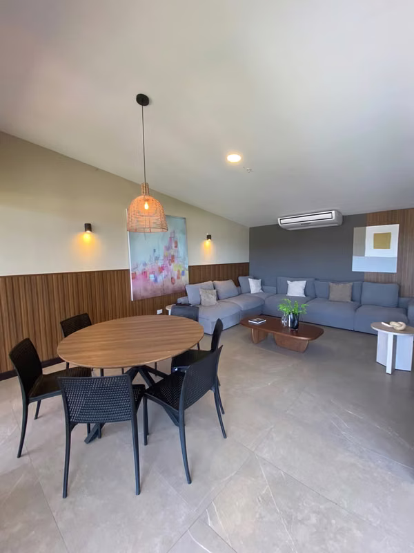 SE ALQUILA APARTAMENTO TORRE FAUVE, AMUEBLADO Área: 105 m²