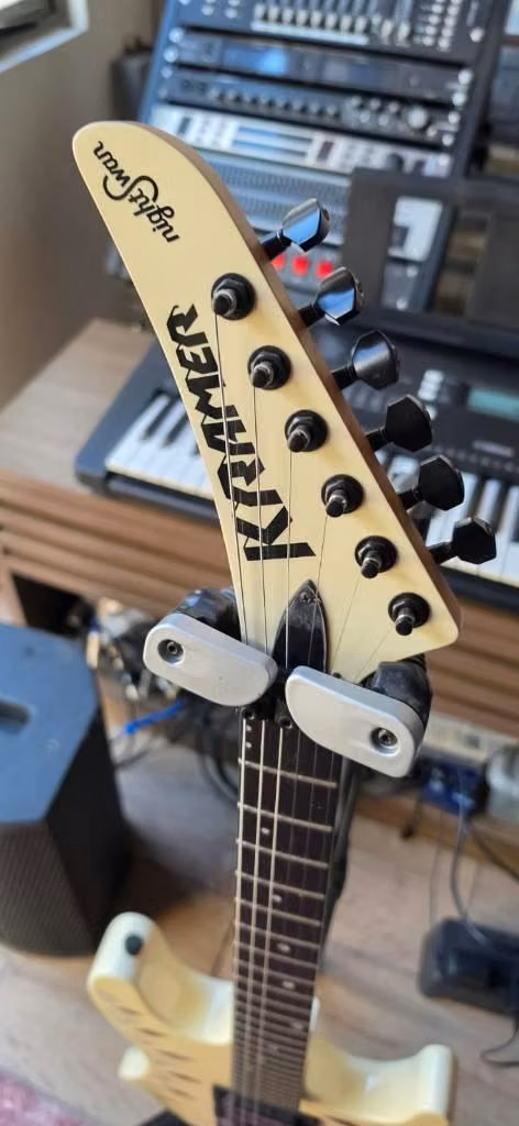Guitarra eléctrica Kramer NightSwan exportada