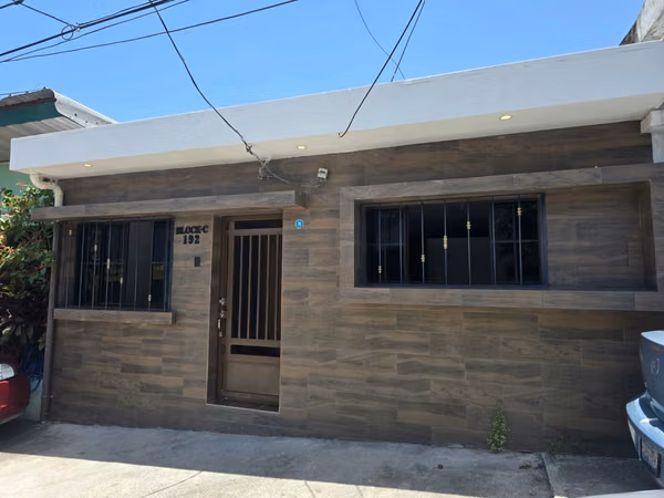 Casa en alquiler de 1 planta, 5 habitaciones y 130 m² – Mejicanos, cerca de Melher/Zacamil