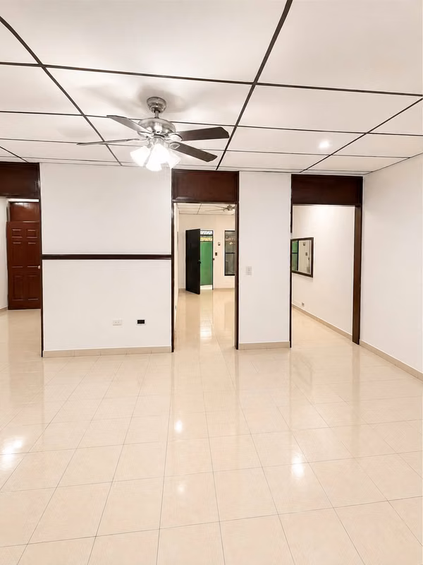 ALQUILER | ESPACIO PARA OFICINAS, BODEGA Y OPERACIONES EN BULEVAR VENEZUELA
