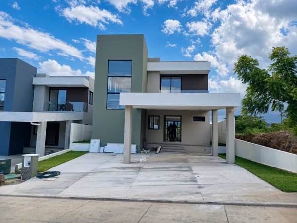 New House Sold in Residential Las Luz