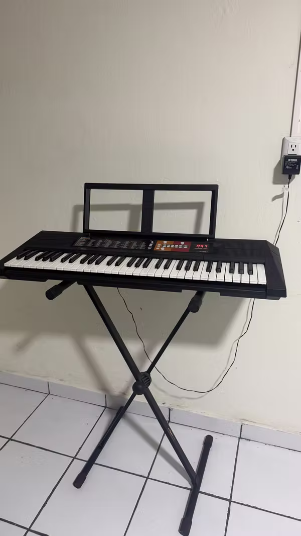 Piano Yamaha PSR-F51