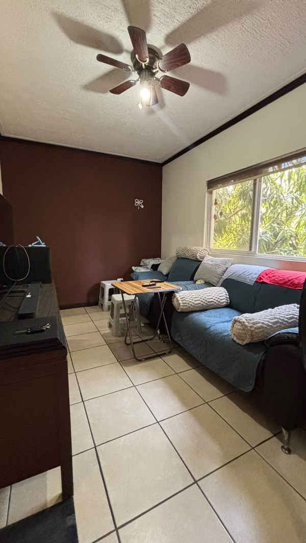 He's coming for 75 Av. Northern Features: It has 60.14m ² of construction 2 rooms