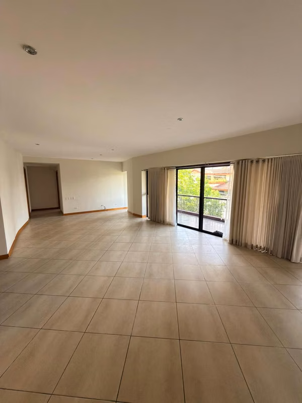  SE ALQUILA APARTAMENTO TORRE 105 CAMPESTRE, ESCALÓN Tiene 224 m² * Elegante sala con excelente amplitud * Comedor 