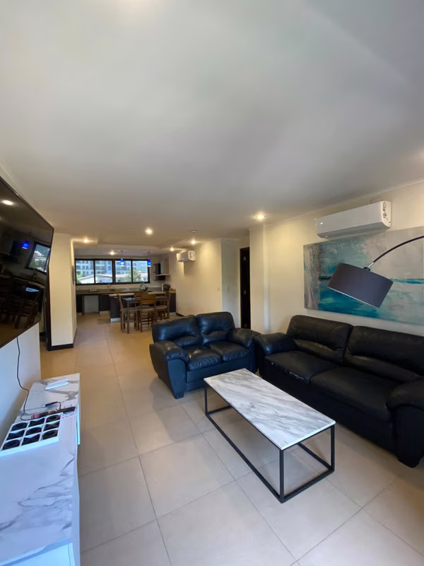 HALQUila APARTAMENTO TORRE THE FAROS SAN BENITO, AMUELADO It has 167 m ² of comfort and elegance Th