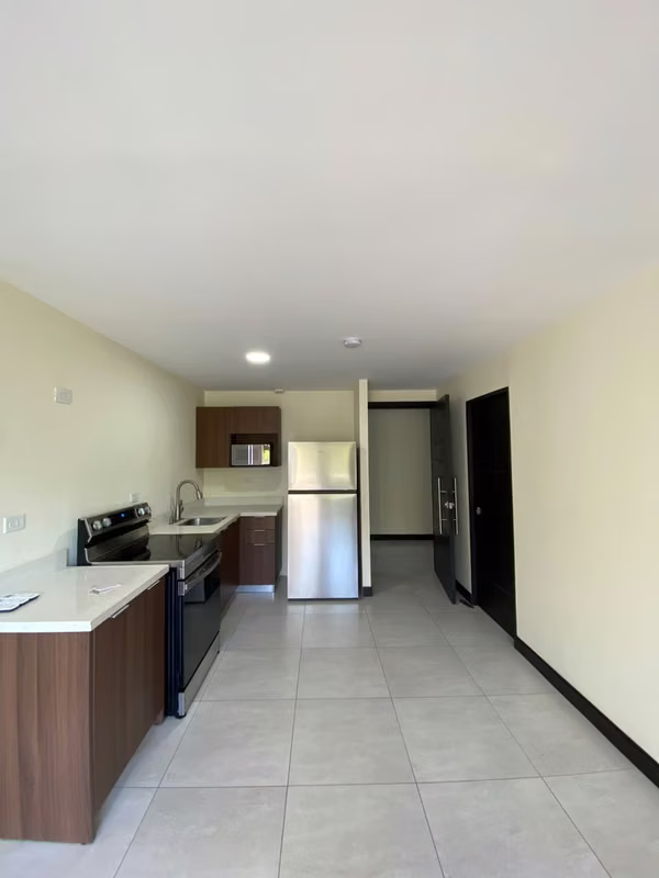 ALQUila APARTAMENTO TORRE FAUVE, AMUEBLADO Area: 105 m ² Distribution: * Large living and dining ro