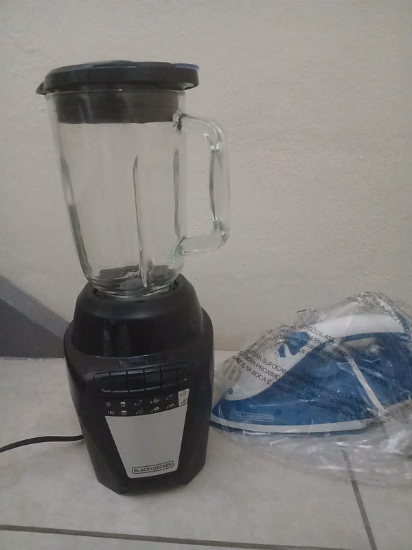 Vendo plancha y licuadora Black Decker 