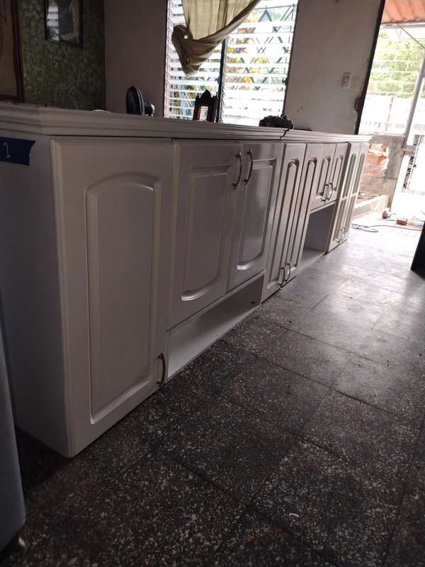 Mueble de cocina como nuevo medidas largo 3 metros alto 80 ctms