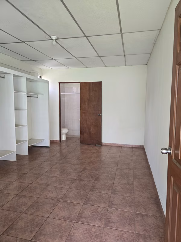 Vebta de Casa en Residencial privado de Santa Elena, Antiguo cuscatlan