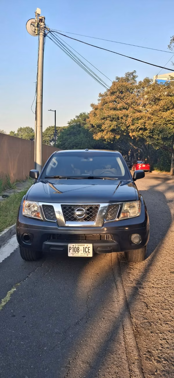 NISSAN FRONTIER 4X2 2018 KING CAB $13000 TEL