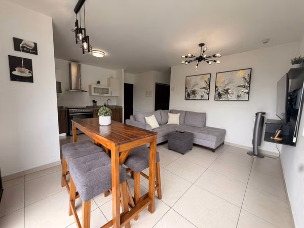 _ Excellent location, just 500 m from the Salvador del Mundo has 83