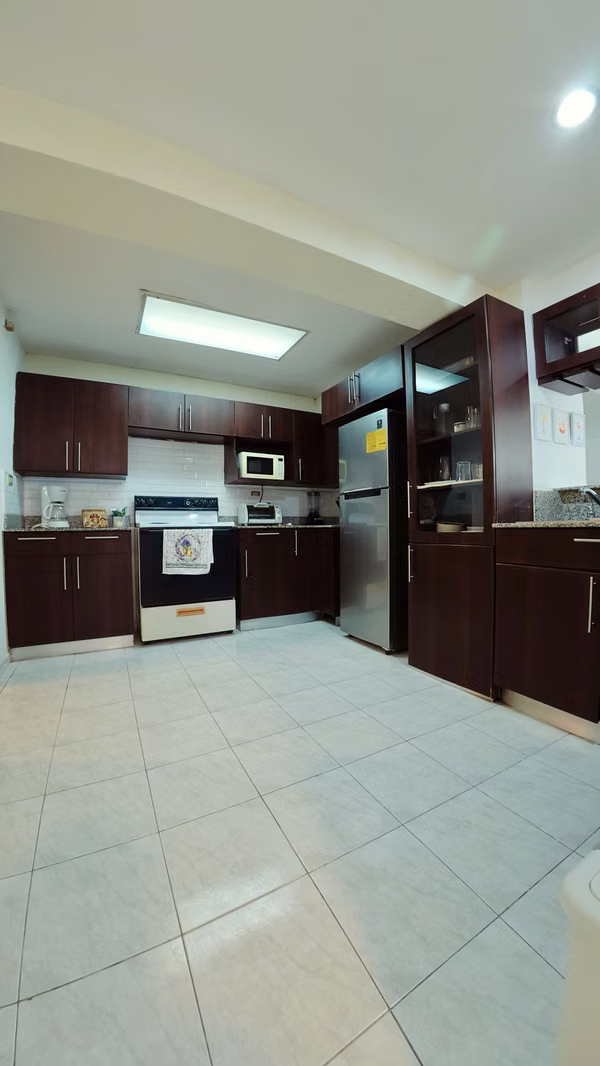 Alquilo! Amplio y amueblado apartamento en Colonia Escalon!