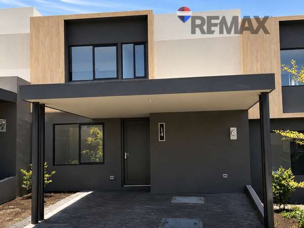Moderna Residencia en Puerta del Balsamo