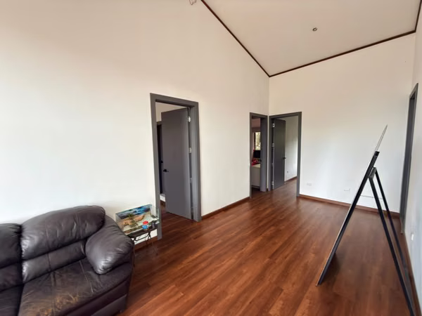 SE VENDE CASA ALTURAS DE TENERIFE, RESIDENCIAL PRIVADA, tiene 1100 v2 de terreno y 400 mts2 de construcción, cochera 5 v