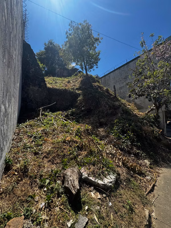 SE VENDE TERRENO LOMAS DE SAN FRANCISCO, excelente ubicación Tiene 294 varas² escrituradas 427 varas² reales de terreno 